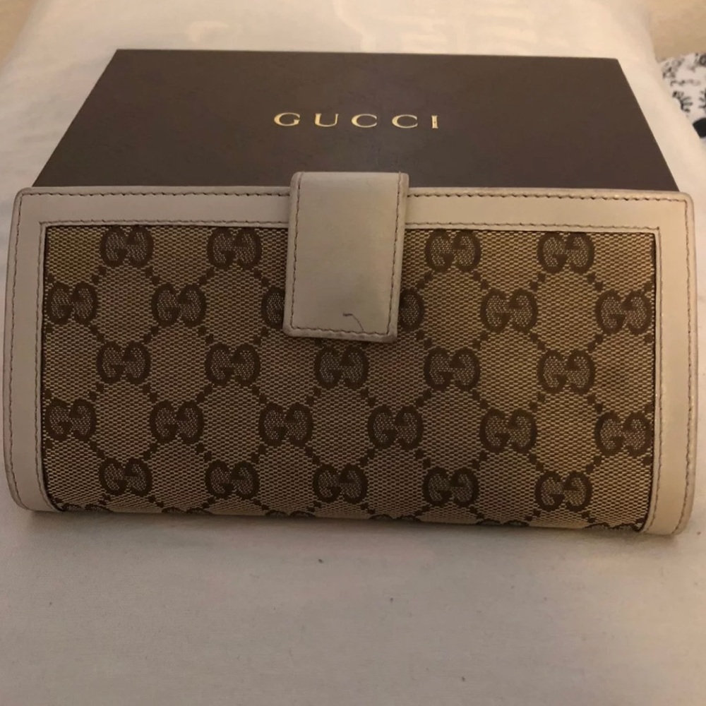 Authentic Gucci wallet